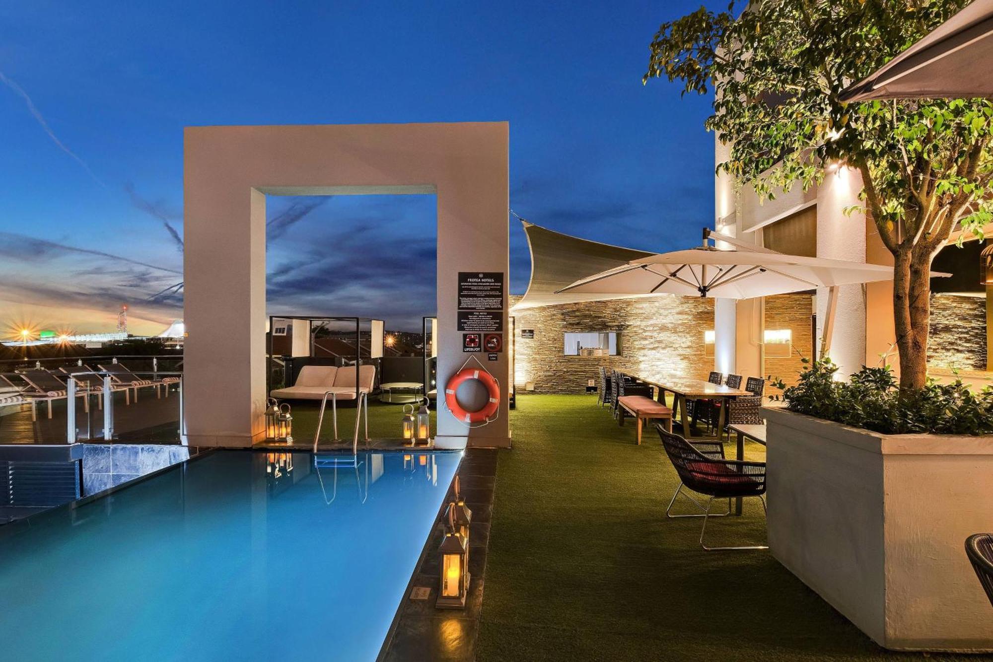 Protea Hotel Fire & Ice! By Marriott Pretoria Menlyn Exterior foto