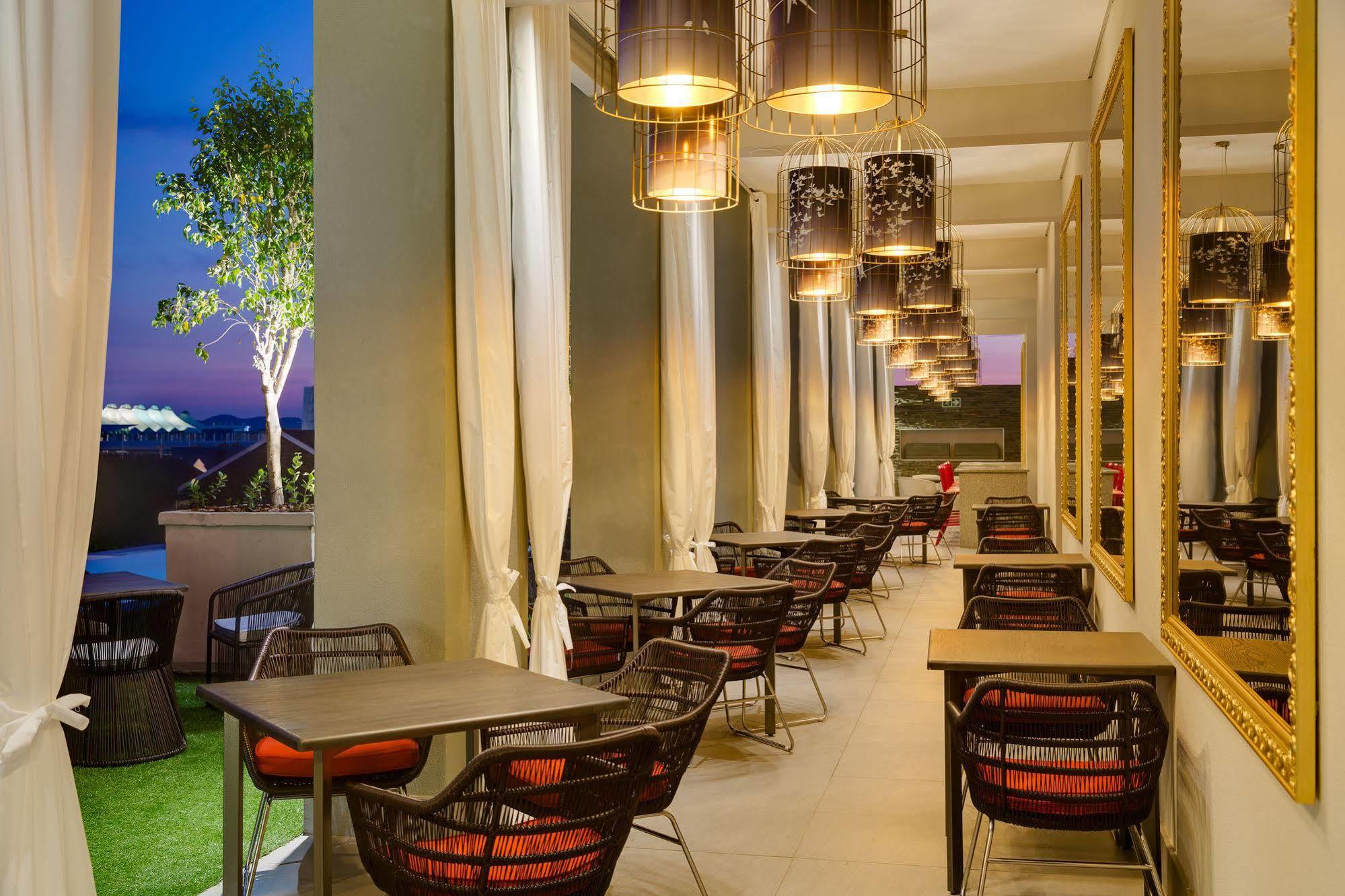 Protea Hotel Fire & Ice! By Marriott Pretoria Menlyn Exterior foto